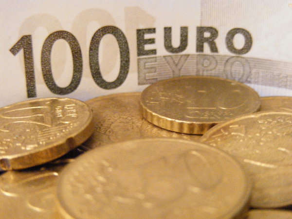 Trecerea la euro nu are loc pe agenda publică Trecerea la euro nu are loc pe agenda publică